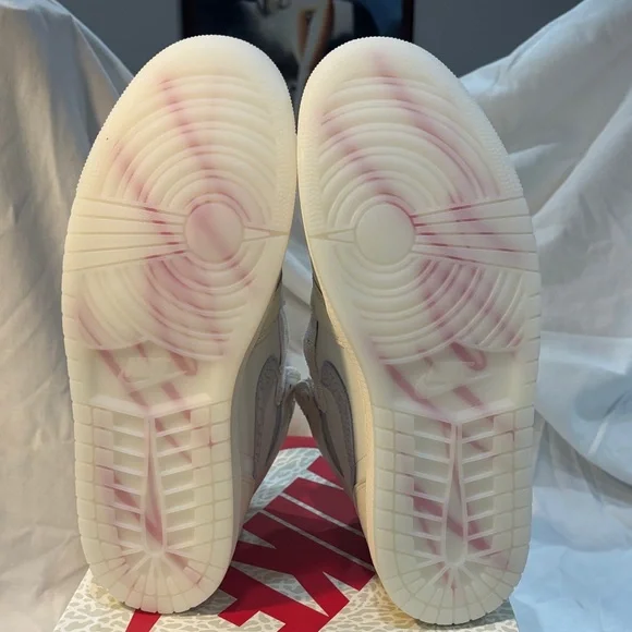 Nike Air Jordan 1 Retro High OGIH4363-100 Sneakers in Cream and Red